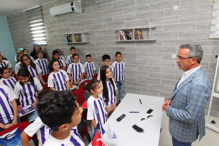 Güzel gelecek akademisinde İngilizce öğreniyorlar