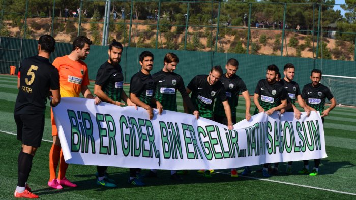 KIRMIZIKOLİK ÇAYIROVA