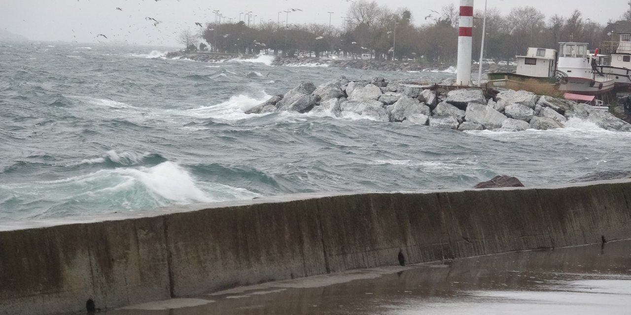 Marmara Denizi'nde fırtına etkili oldu