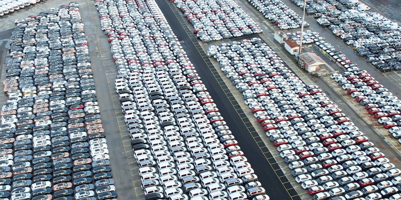 İthal otomobiller Haydarpaşa Limanı’nı doldurdu