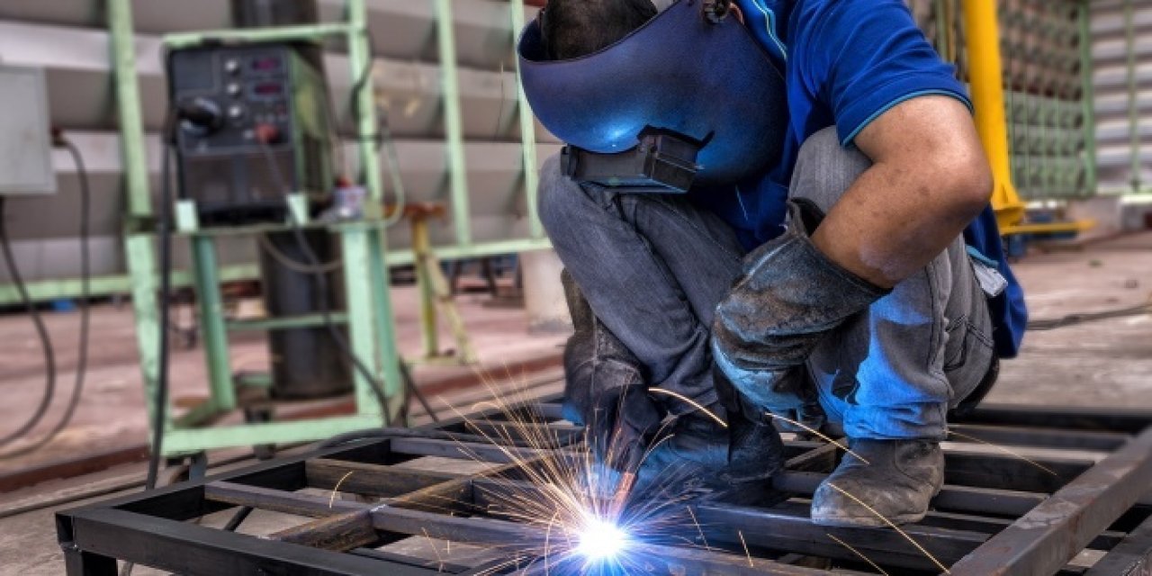 Sanayi üretimi yıllık yüzde 2,4 arttı