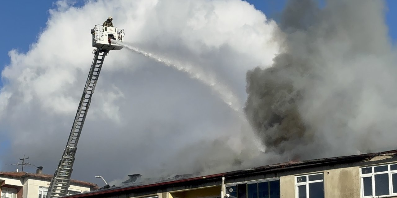 Çatı onarımı sırasında yangın çıktı