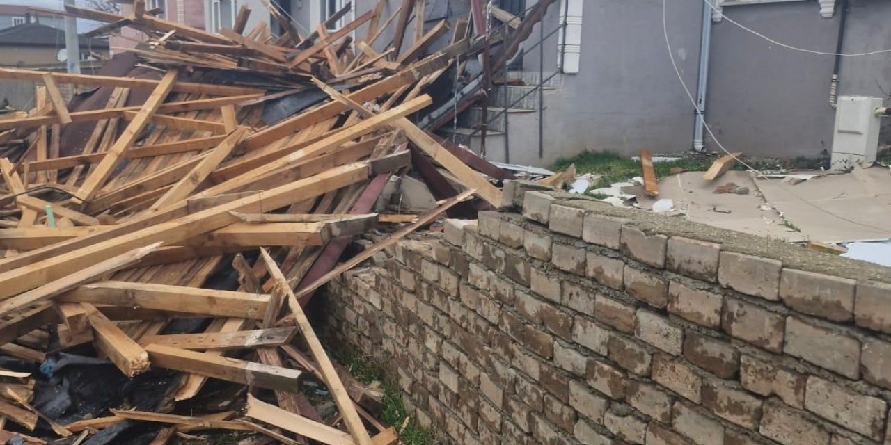 186 evin çatısı uçtu!