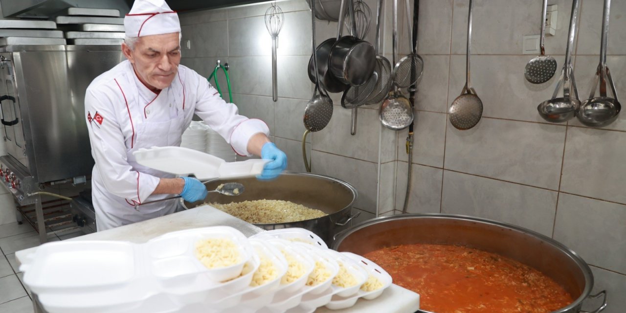 Aşevinden ayda 7 bin  800 öğün sıcak yemek