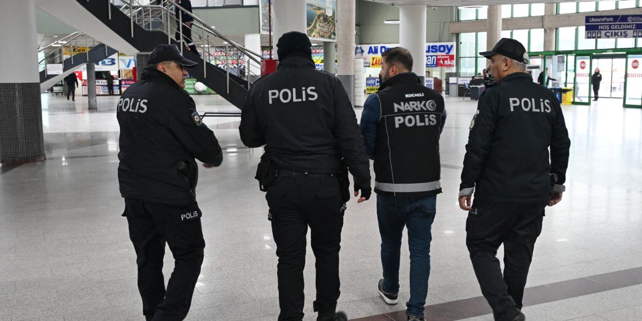 Aranan 37 kişi "huzurlu sokaklar" uygulamasına takıldı