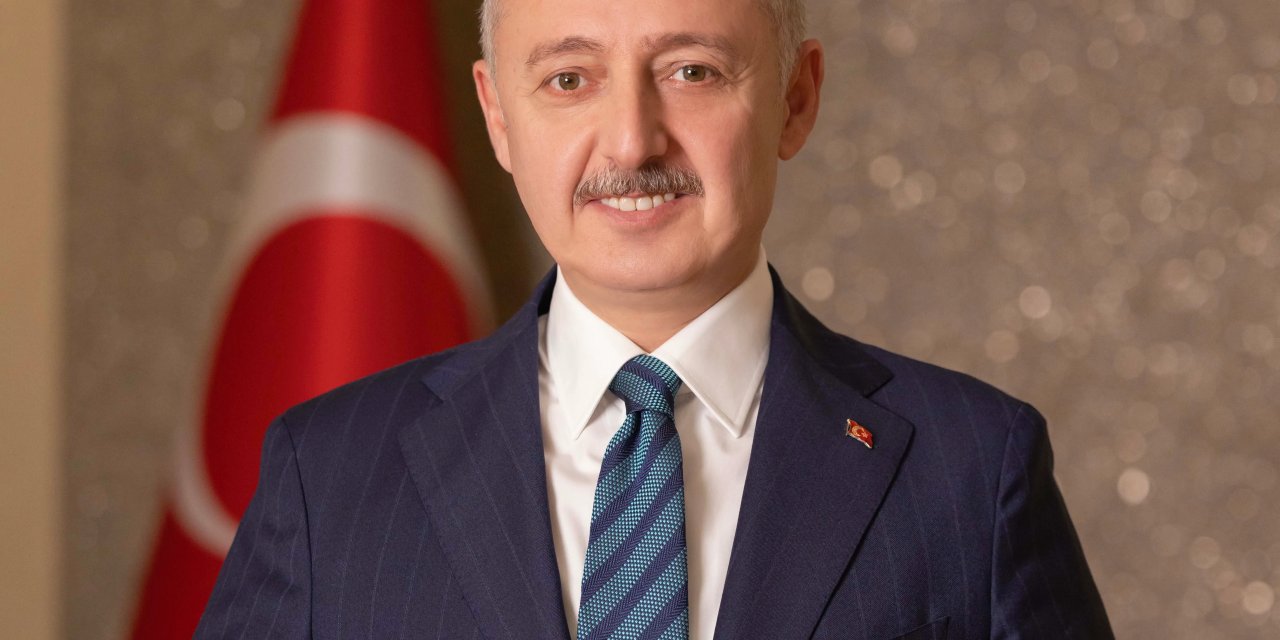 Büyükakın, öğretmen ve  öğrencileri tebrik etti