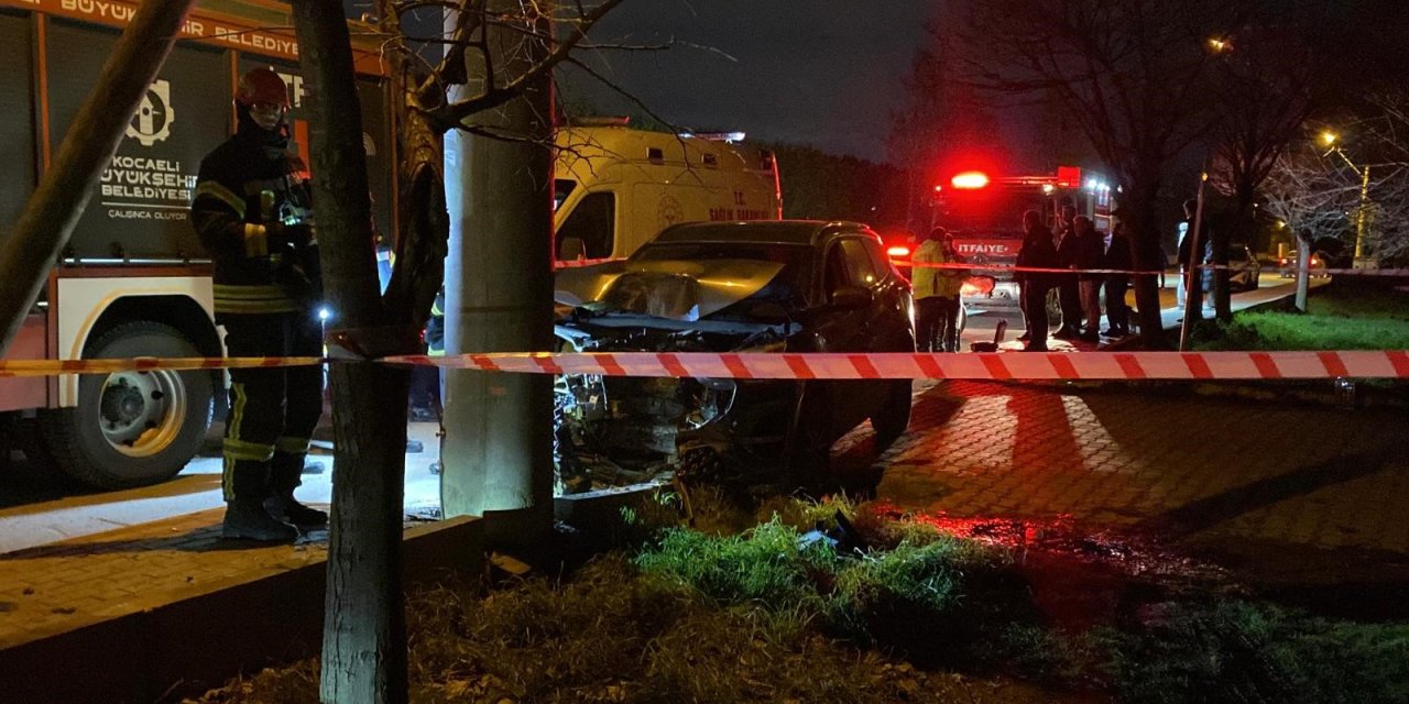 Direğine çarpan araç hurdaya döndü: 1 yaralı