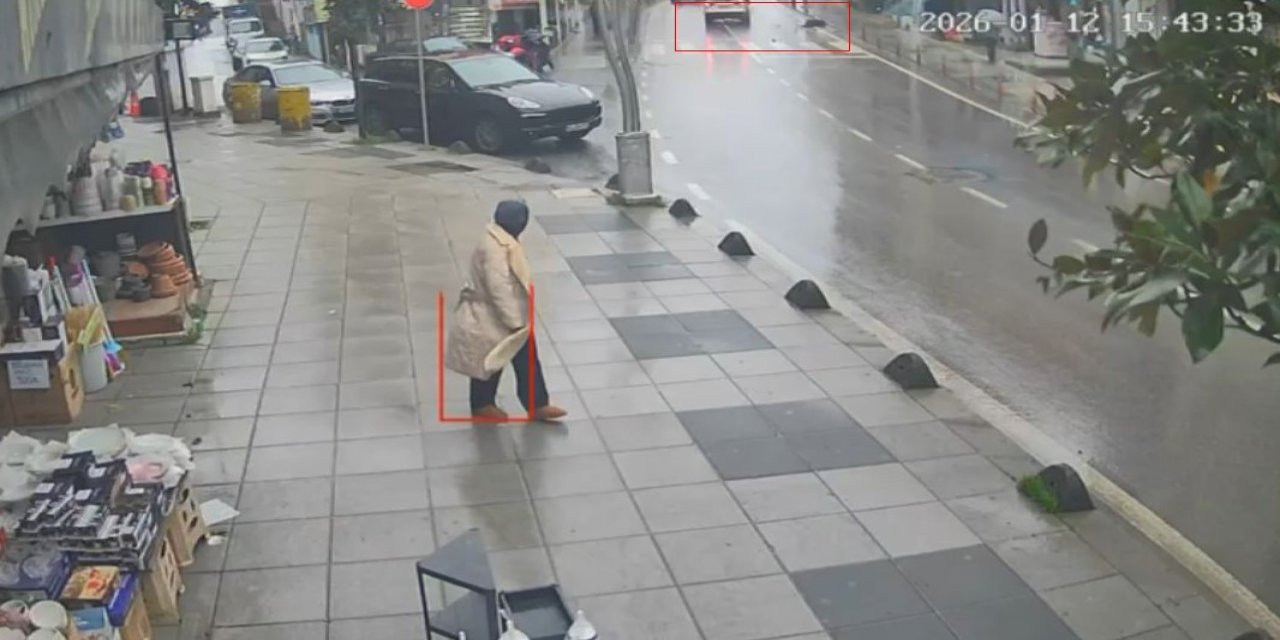 Otomobilin çarptığı kadın yaşam mücadelesi veriyor