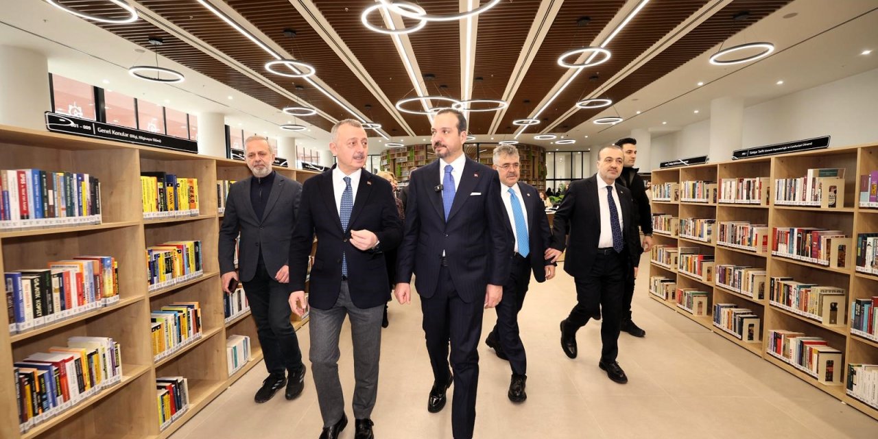 Kürşad Zorlu’dan Alev Alatlı Kütüphanesi’ne övgü