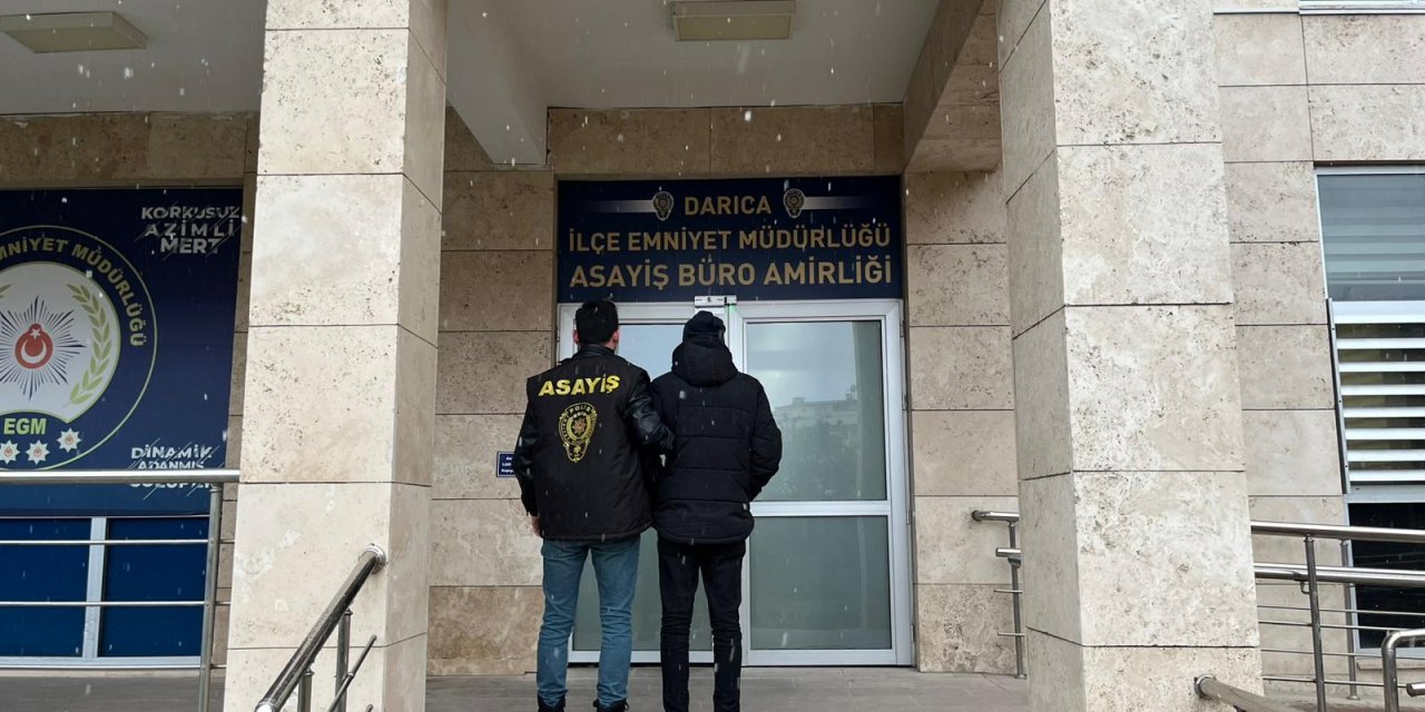 Hapis cezasıyla aranan sahte kamu görevlisi yakalandı!