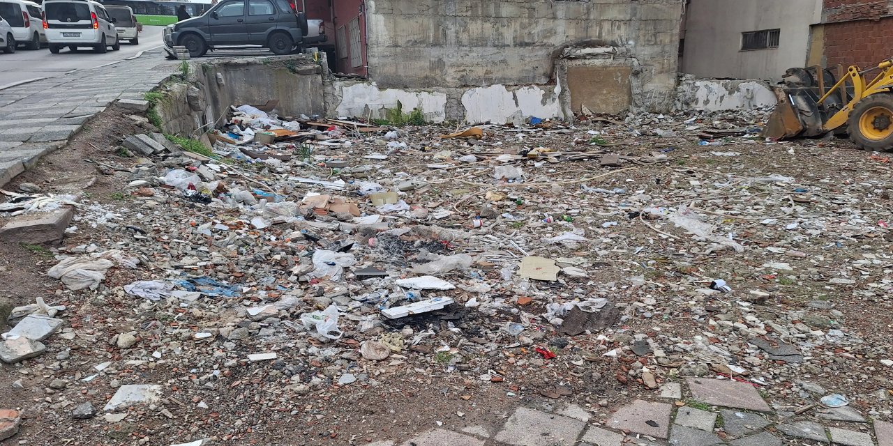 Arsa çöplük gibi oldu!