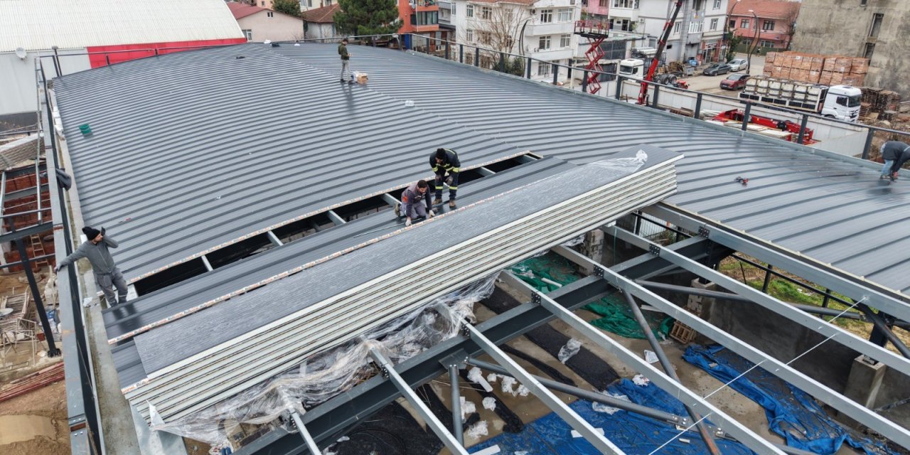 Başiskele Vezirçiftliği Kapalı  Spor Salonu inşaatı sürüyor