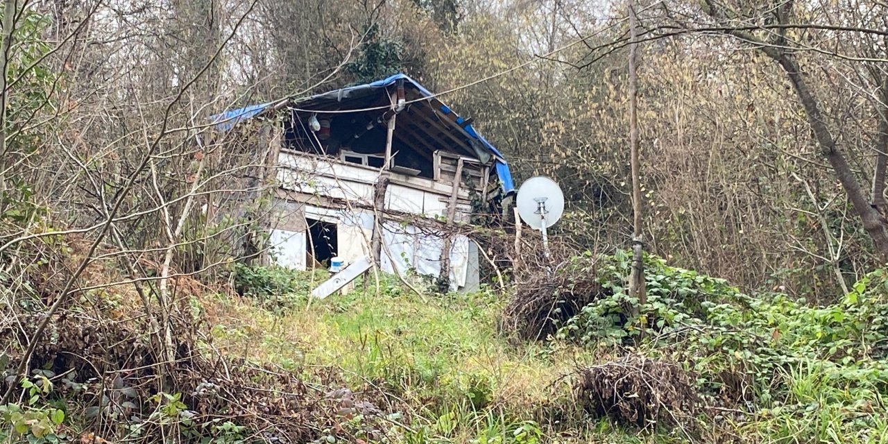 KULÜBEDE BALTA VE KÜREKLE ÖLDÜRÜLMÜŞTÜ    Berberin vücudunda 24 yara tespit edildi!