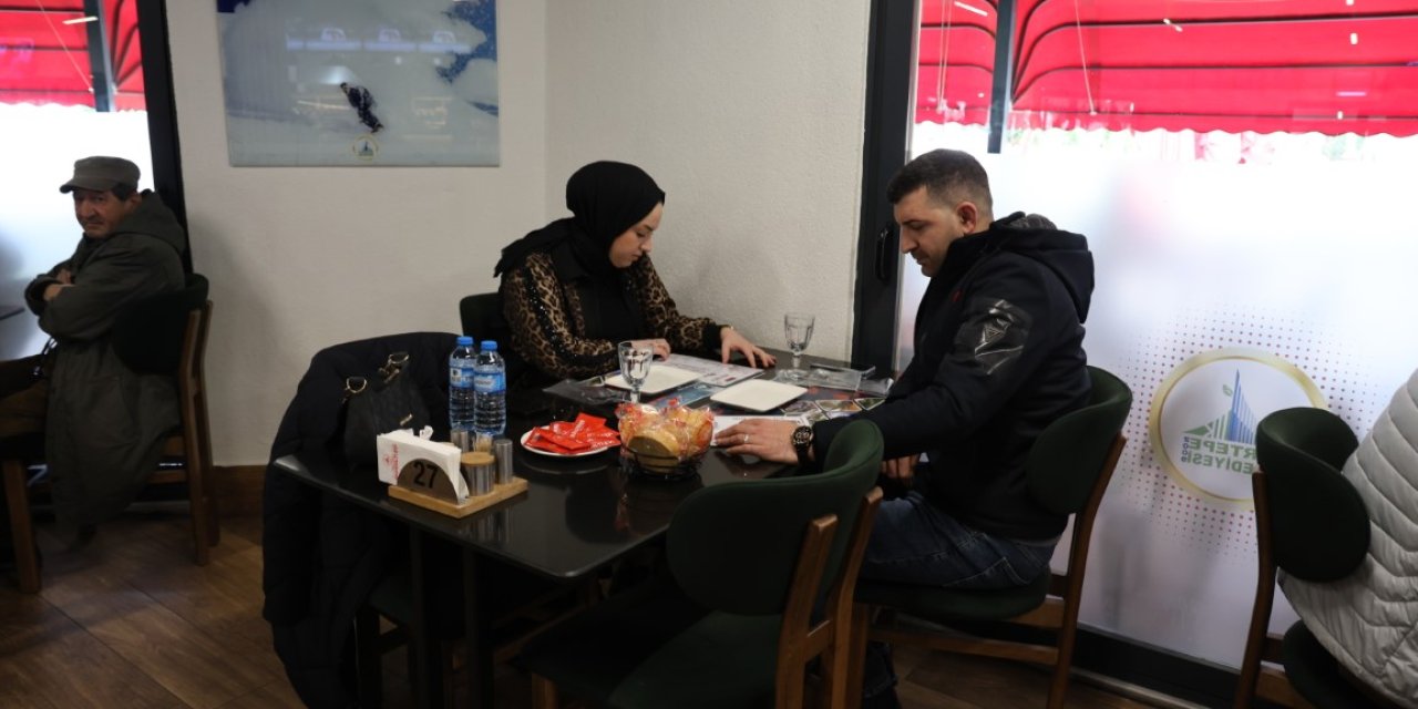 Çiftlere İlk Yıldönümü Hediyesi Başkandan