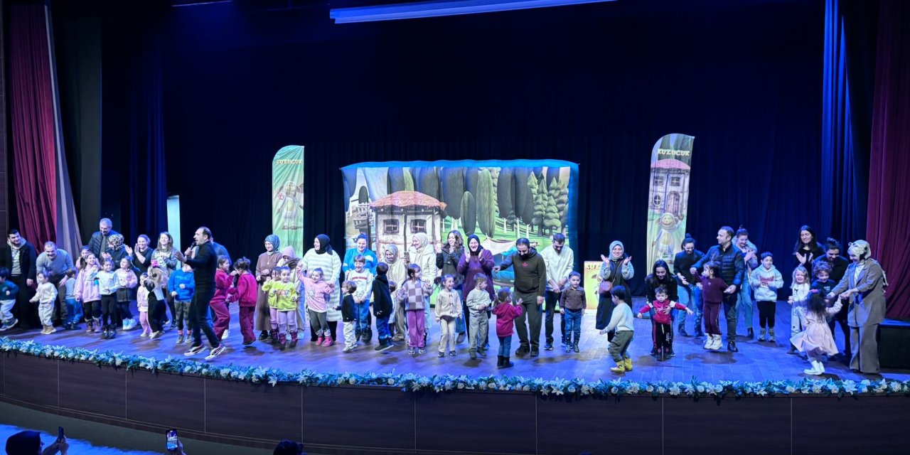 Çocuklar "Kuzucuk" müzikalini izledi