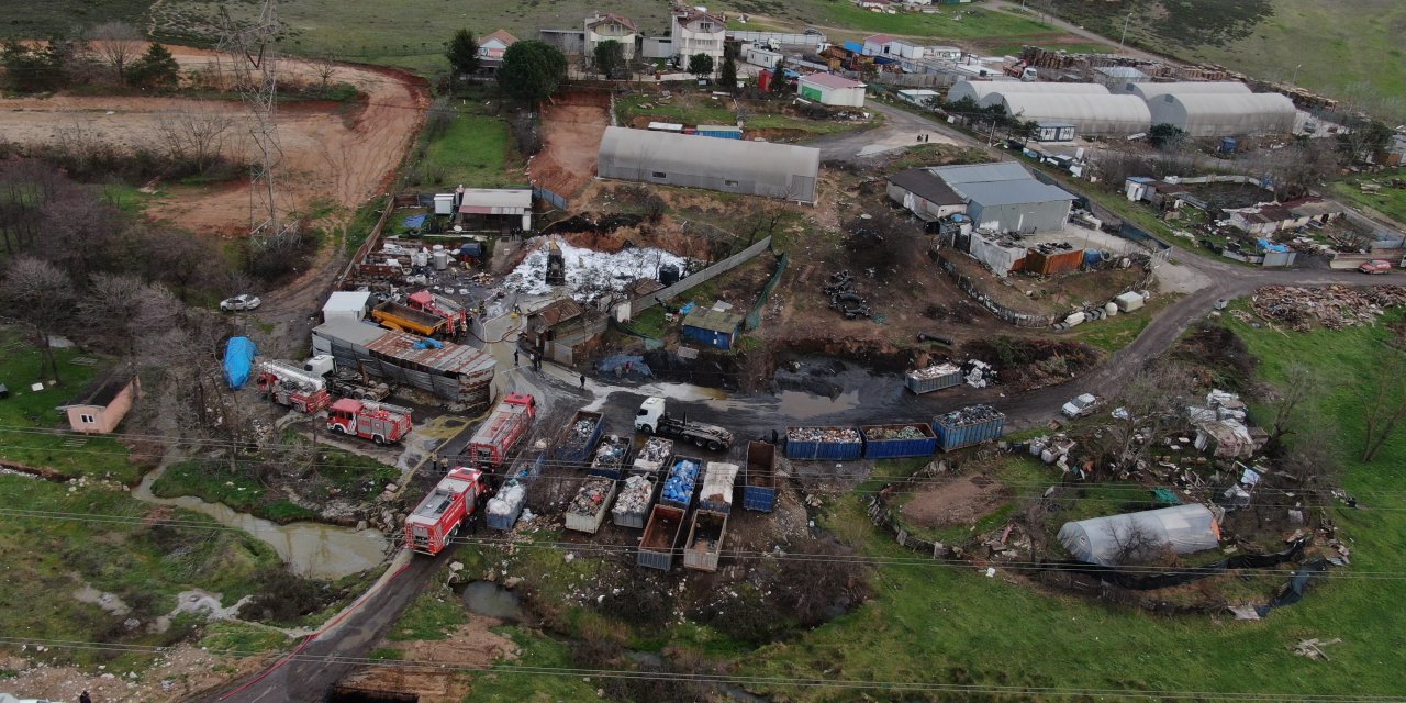 Tuzla'da geri dönüşüm deposunda yangın