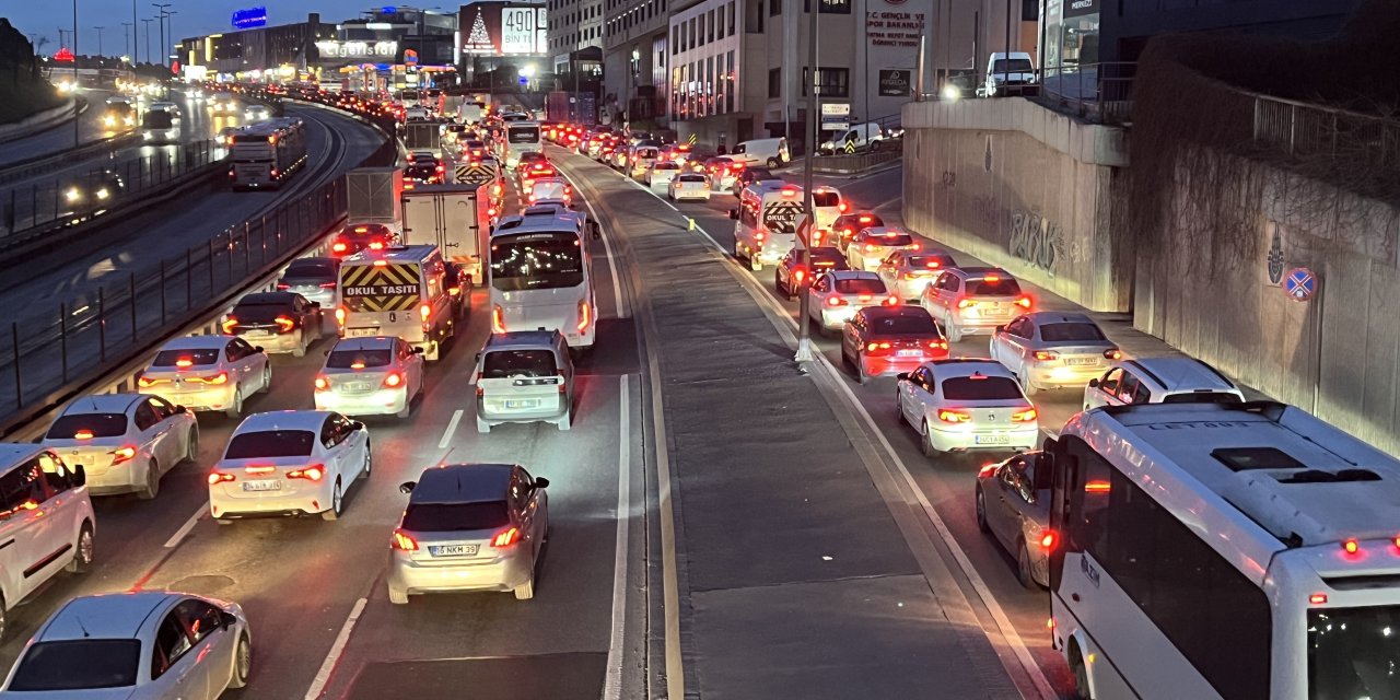 İstanbul’da trafik yoğunluğu yüzde 83’e ulaştı