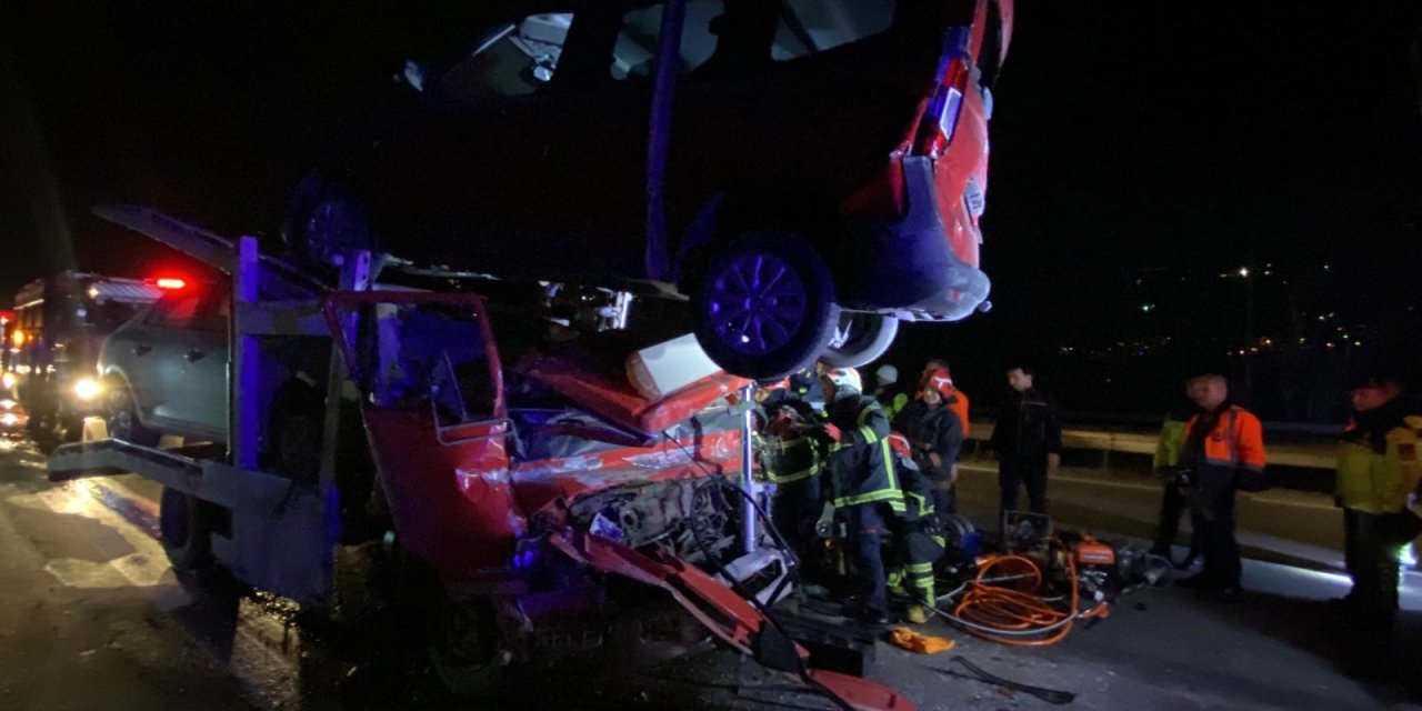 Taşıdığı araçla çarptığı tır arasında sıkıştı