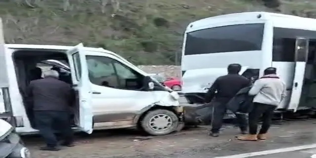 Dilovası'nda 3 araçlı  zincirleme kaza: 7 yaralı