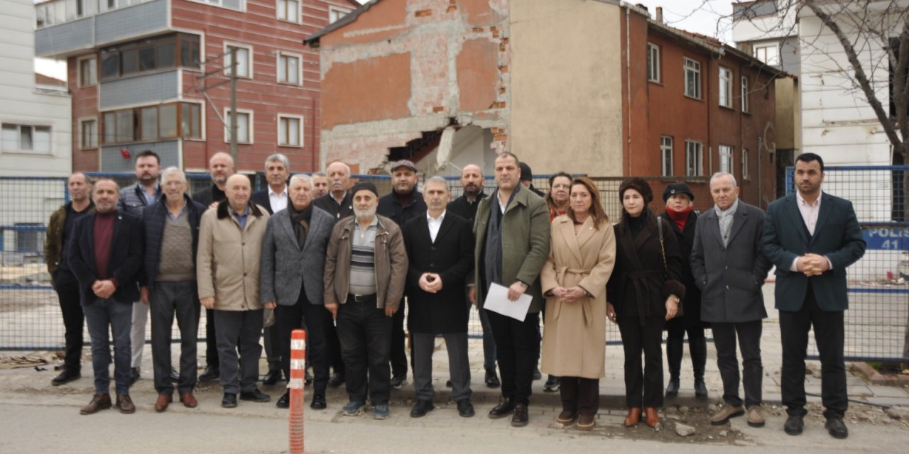 İYİ PARTİ:    Bir aile yok oldu, sorumlular sessiz!