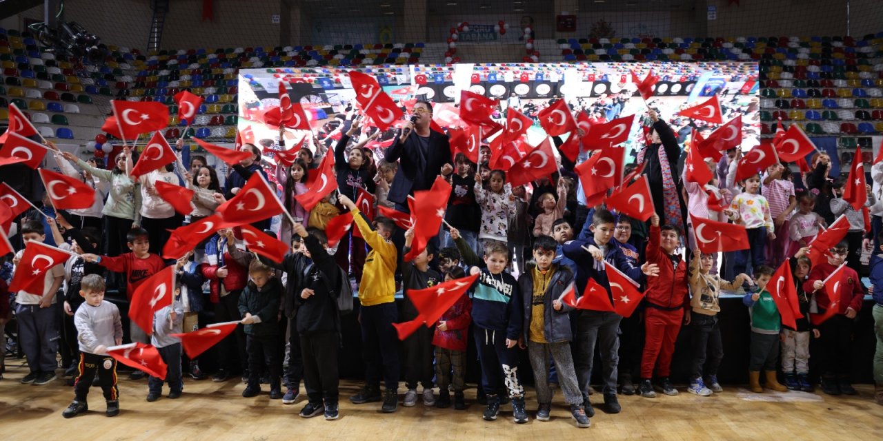 "Okula Bi’ Mola", İzmit'te salona sığmadı