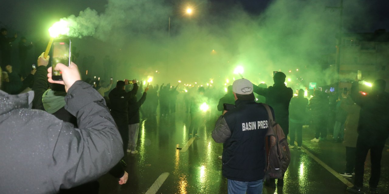 Kocaelispor ile Fenerbahçe stadyuma geldi