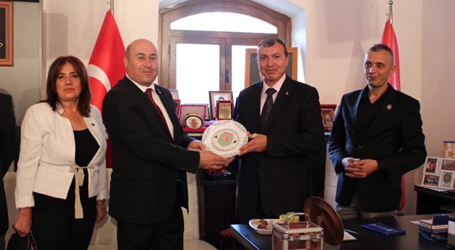 CHP’lilerden şehit ailelerine ziyaret