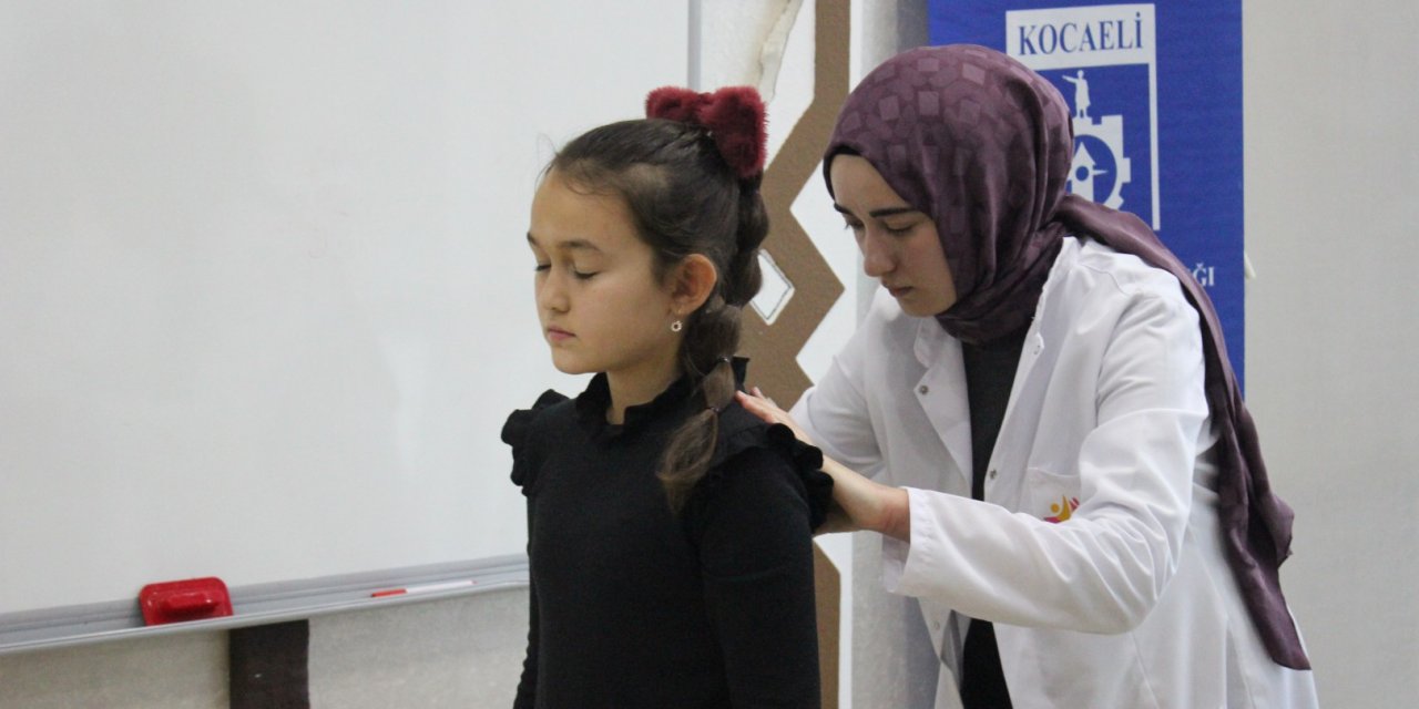 Çocuklarda skolyoz belirtilerine dikkat