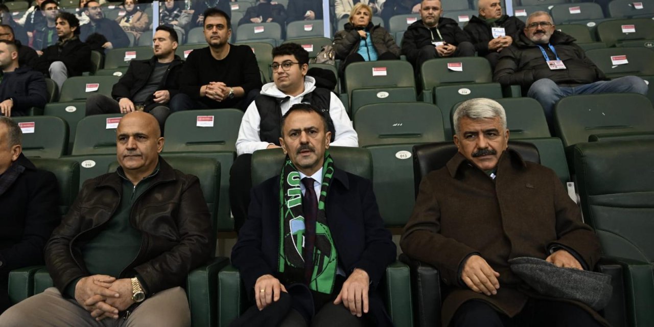 Vali Aktaş, Kocaelispor – Beşiktaş Karşılaşmasını İzledi