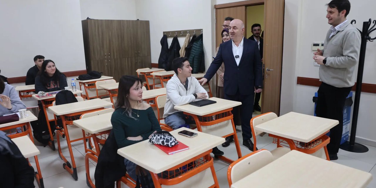 Başkan Bıyık, ''Her alanda  gençlerimizin yanındayız"