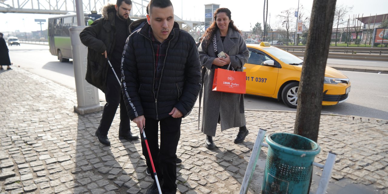 Görme engellilerin şehirdeki zorlu mücadelesi saniye saniye görüntülendi