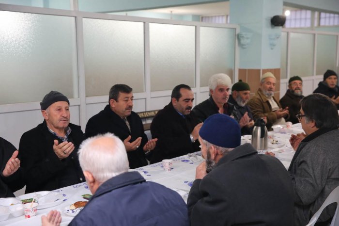 Karabacak vatandaşla gündemi değerlendirdi