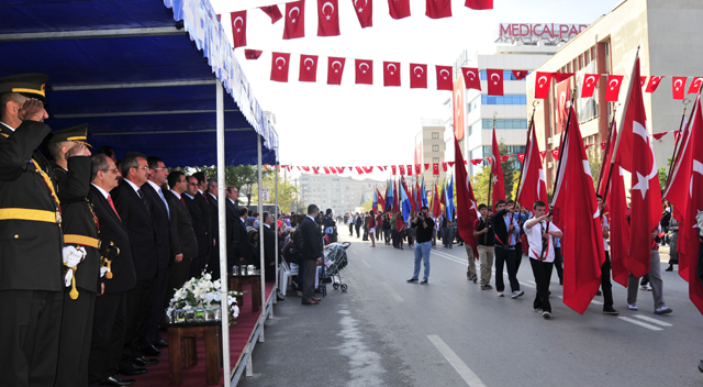 “Geleceğimiz de cumhuriyette sizlere emanet”