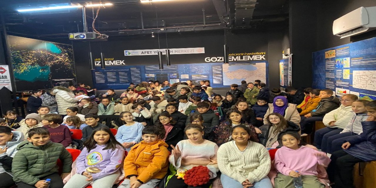 Deprem Müzesine anlamlı ziyaret