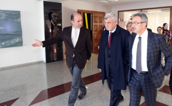 Karaosmanoğlu Filli Boya’yı ziyaret etti