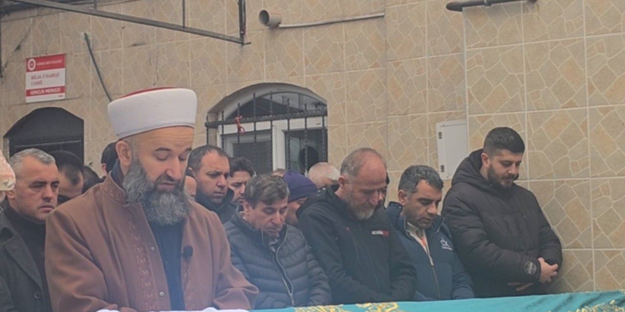 Ankara'da aile katliamı yapan ve intihar eden şahıs ile annesi Gebze’de defnedildi