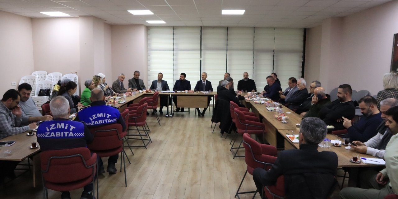 İzmit Belediyesi Bekirpaşa Bölgesi muhtarlarını dinledi