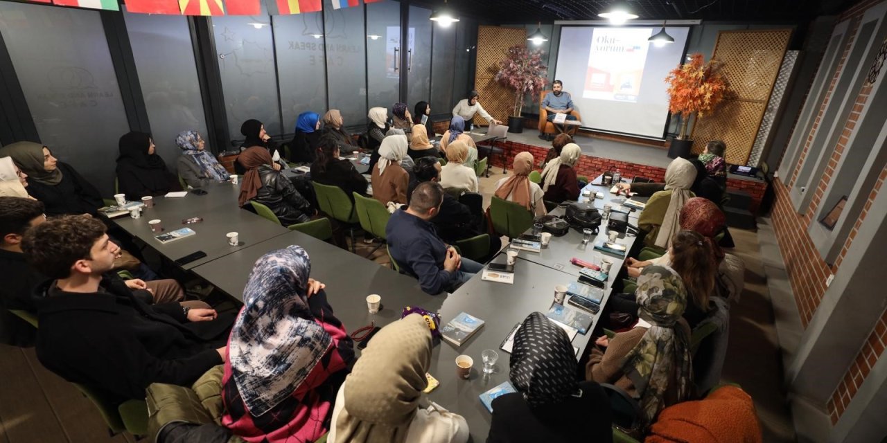 Kitaphane'de Doğu Türkistan konuşuldu