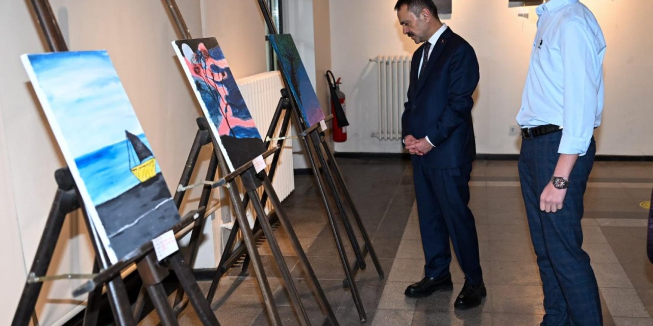 Vali Aktaş, Eymen Çetin'in Resim Sergisini Ziyaret Etti