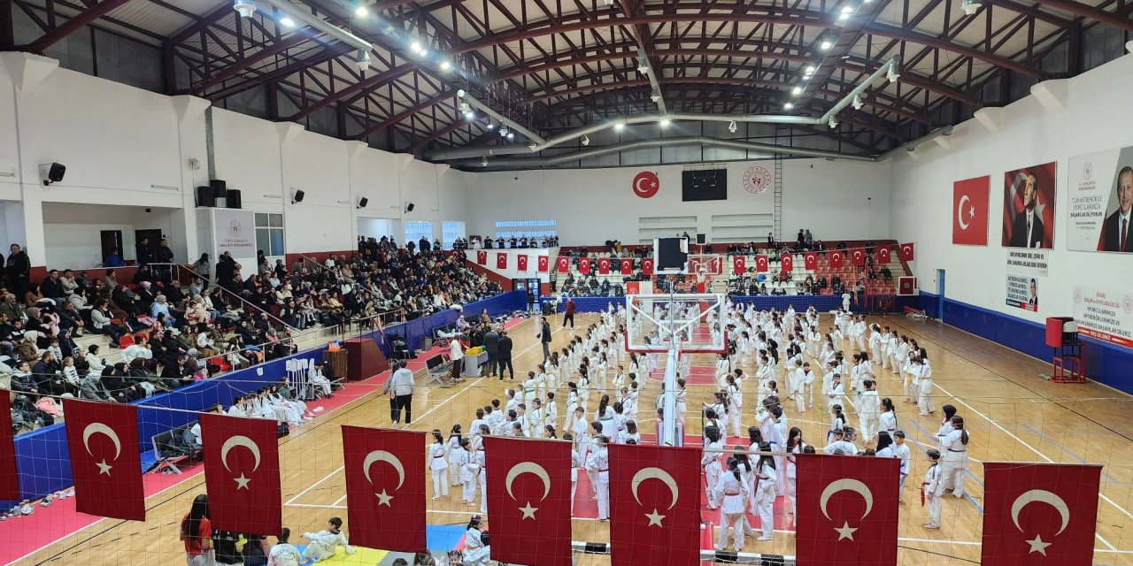 Gölcük'te 470 tekvandocu kuşak atladı