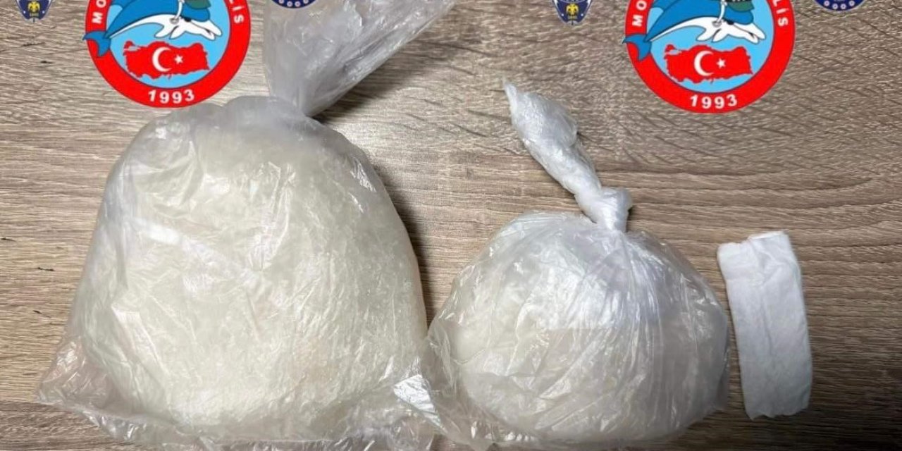 Durdurulan 4 şüpheliden yüklü miktarda uyuşturucu çıktı