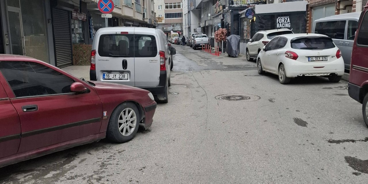 BELEDİYEYE SERT TEPKİ:    "Kaldırımı kendim genişleteceğim!"