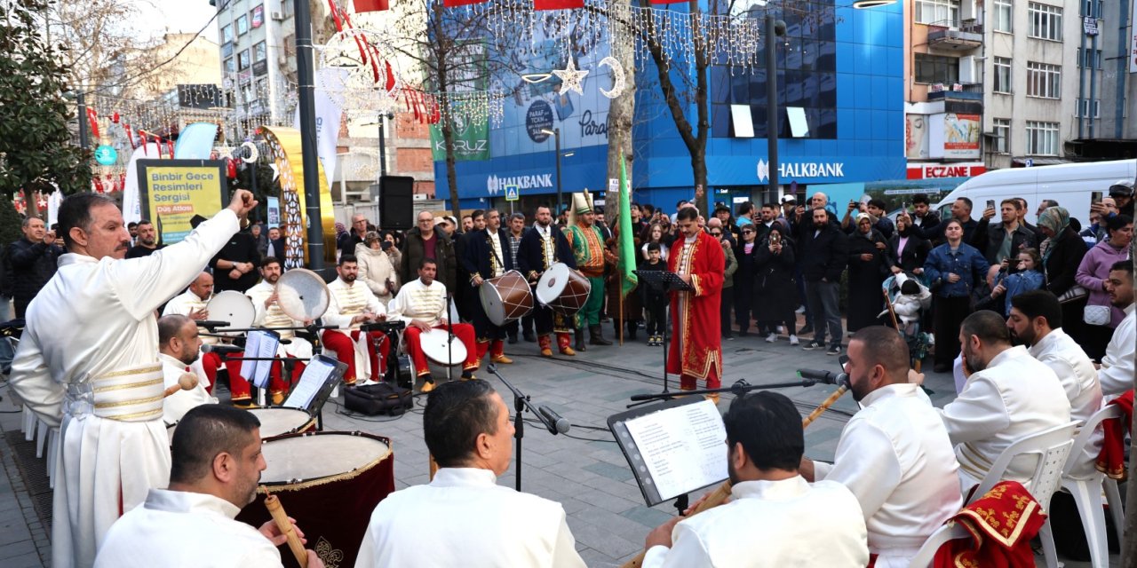 İlahi ezgiler Cumhuriyet  Bulvarı’nda yankılandı