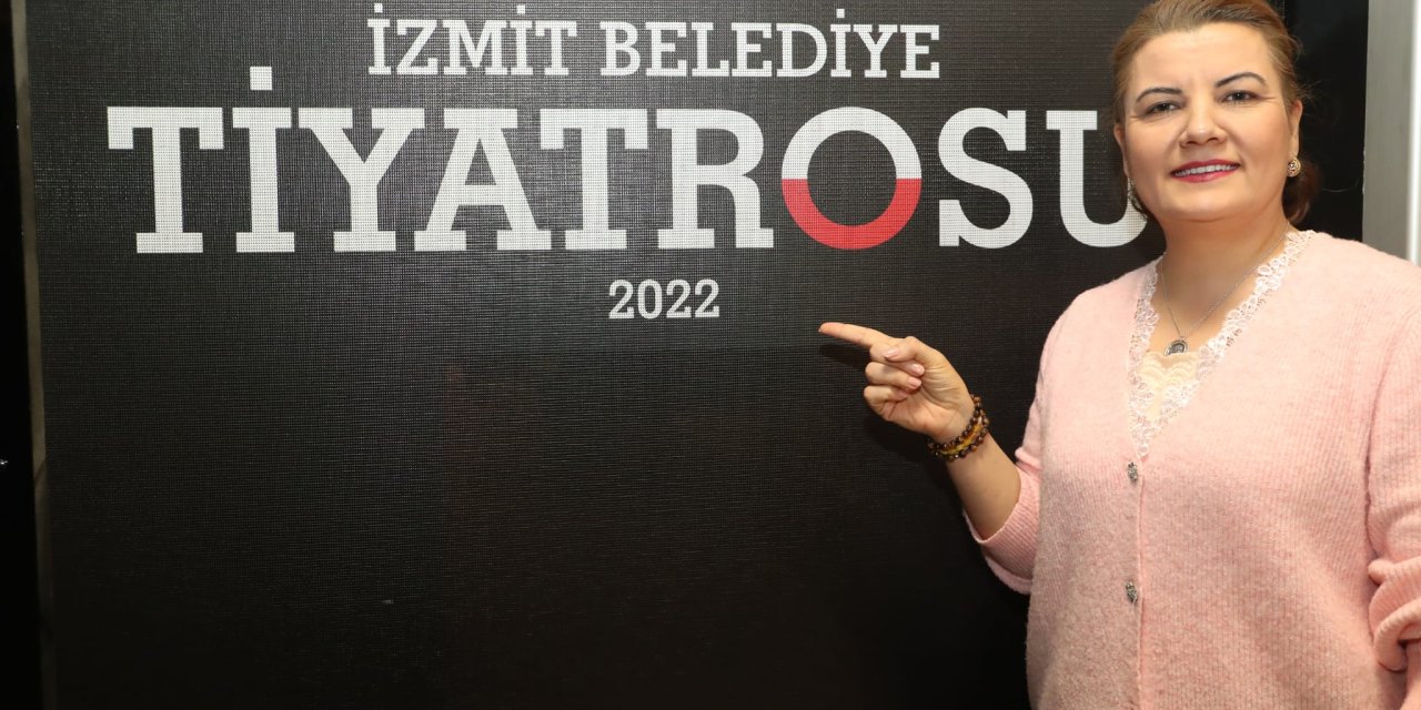 Yeni sahne kapılarını açıyor