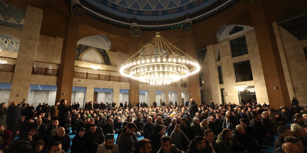 İlk teravih namazında dolup taştı