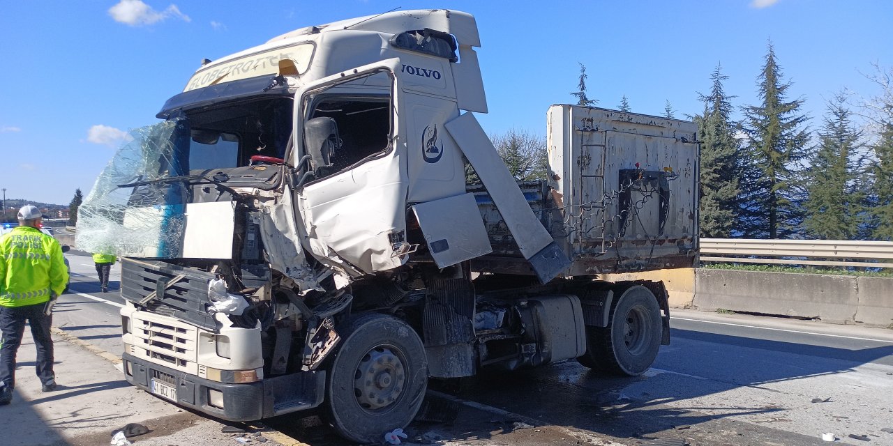 Kazadan kaçarken tırlar çarpıştı: 1 yaralı