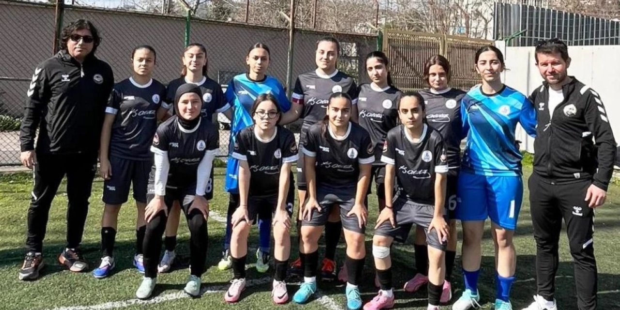 Körfez’in genç kızları  Karşıyaka Koleji'ni 6-1 yendi!