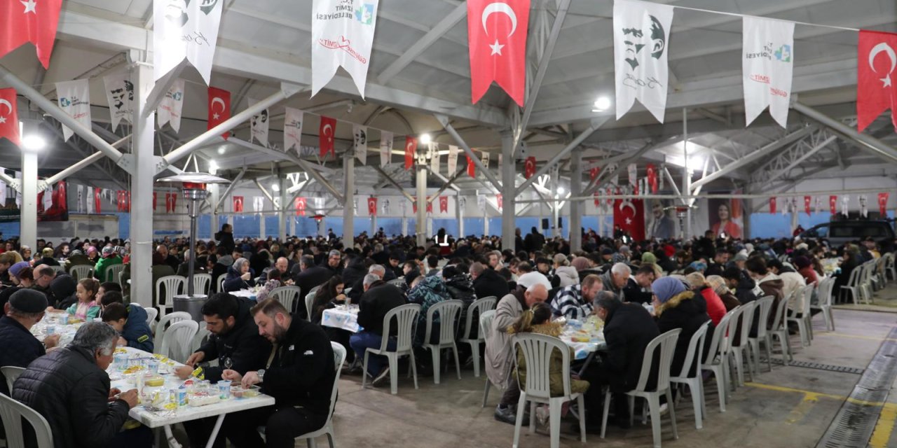 Halk iftarında Ayazmalılarla bir araya geldi