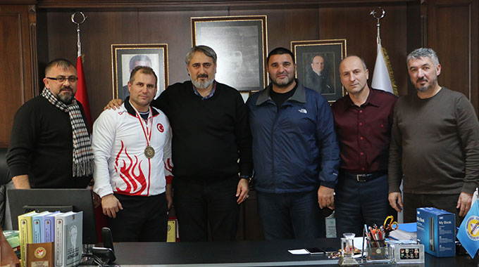 AYDIN’DAN GÜREŞÇİLERE DESTEK