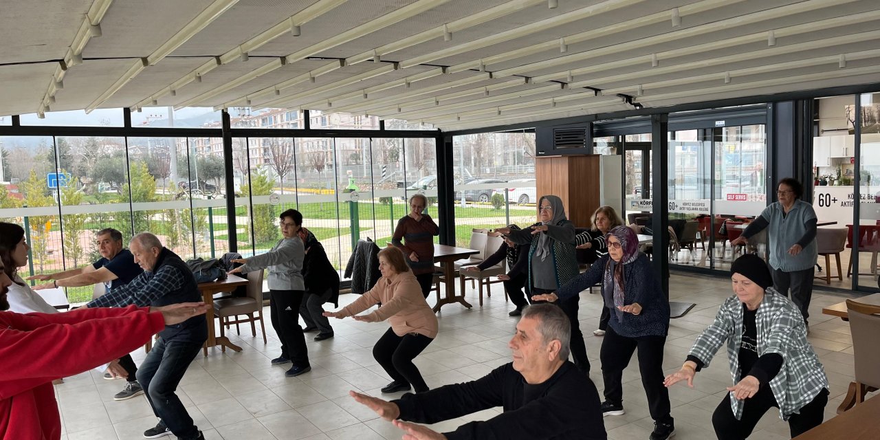 +60 Yaş Kulübü’nde spor ve zihinsel egzersiz bir arada